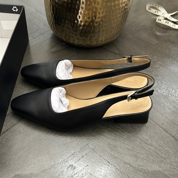 Naturalizer Lesley Slingback Pump (WIDE) - Picture 11 of 13